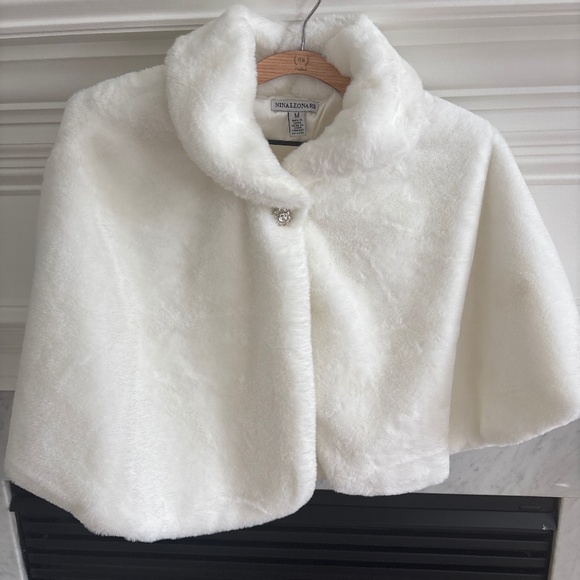 Girls Fur Cape - Picture 1 of 8